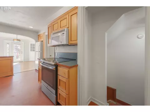 Entry Way - 2362 Charnelton St, Eugene, OR 97405 photo 1 of 5