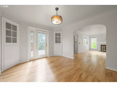 Living - 2362 Charnelton St, Eugene, OR 97405 photo 4 of 8