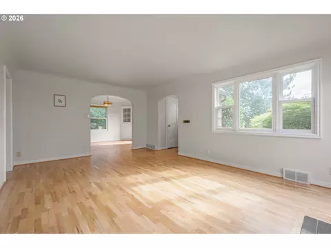 Living - 2362 Charnelton St, Eugene, OR 97405 photo 3 of 8
