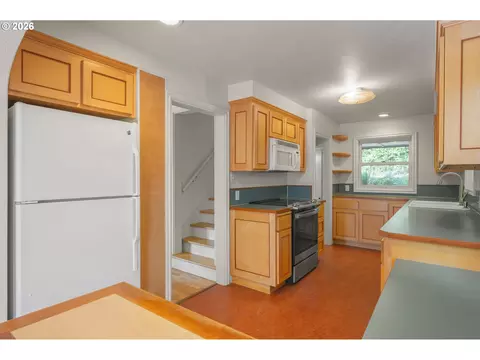 Kitchen - 2362 Charnelton St, Eugene, OR 97405 photo 1 of 3