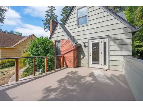 Exterior - 2362 Charnelton St, Eugene, OR 97405 photo 4 of 11