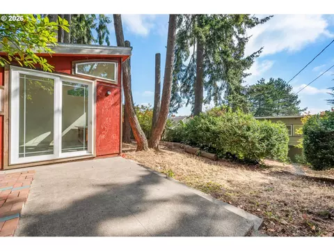 Exterior - 2362 Charnelton St, Eugene, OR 97405 photo 11 of 11