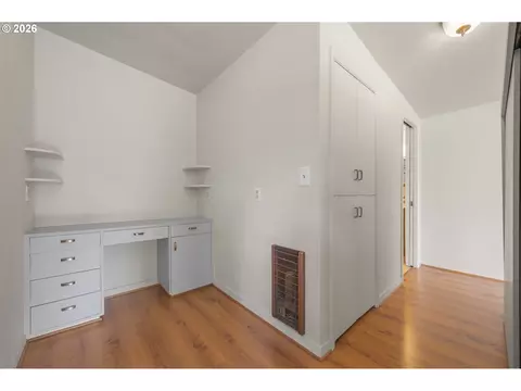 Entry Way - 2362 Charnelton St, Eugene, OR 97405 photo 5 of 5