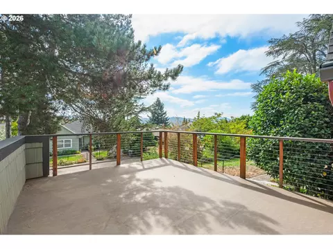 Exterior - 2362 Charnelton St, Eugene, OR 97405 photo 5 of 11