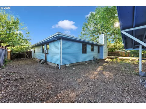 Exterior - 600 E Mountainview Dr, Newberg, OR 97132 photo 8 of 10