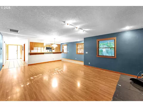 Living - 600 E Mountainview Dr, Newberg, OR 97132 photo 3 of 3