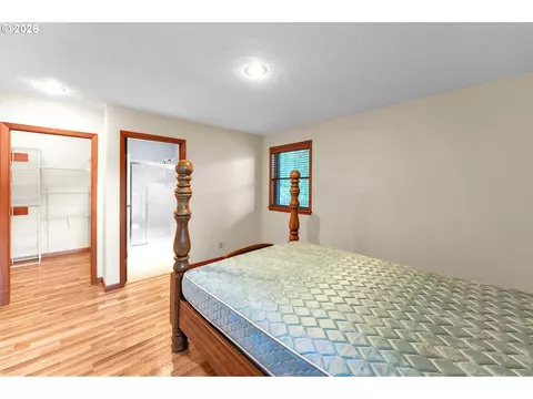 Bedroom - 600 E Mountainview Dr, Newberg, OR 97132 photo 6 of 7