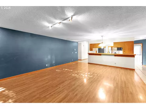 Living - 600 E Mountainview Dr, Newberg, OR 97132 photo 2 of 3