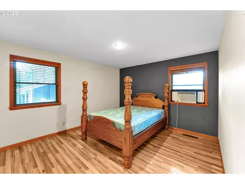 Bedroom - 600 E Mountainview Dr, Newberg, OR 97132 photo 5 of 7
