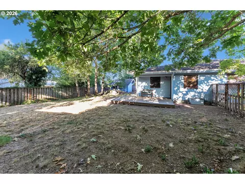 Exterior - 600 E Mountainview Dr, Newberg, OR 97132 photo 4 of 10