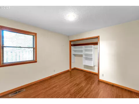 Bedroom - 600 E Mountainview Dr, Newberg, OR 97132 photo 4 of 7