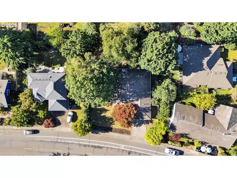 View/Area - 600 E Mountainview Dr, Newberg, OR 97132 photo 3 of 3