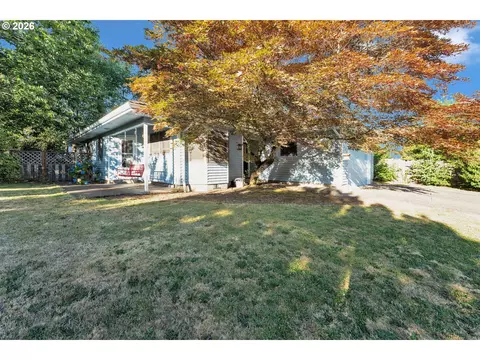 Exterior - 600 E Mountainview Dr, Newberg, OR 97132 photo 3 of 10