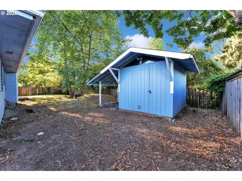 Exterior - 600 E Mountainview Dr, Newberg, OR 97132 photo 7 of 10