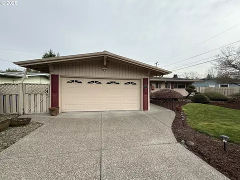 13601 NE Sacramento St, Portland, OR 97230