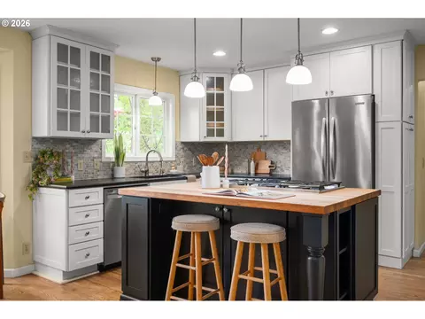 Kitchen - 84640 Lorane Hwy, Eugene, OR 97405 photo 1 of 3