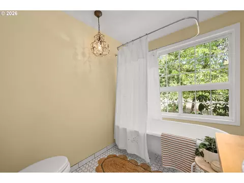 Bath - 84640 Lorane Hwy, Eugene, OR 97405 photo 4 of 4