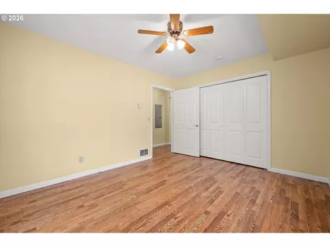 Bedroom - 84640 Lorane Hwy, Eugene, OR 97405 photo 5 of 6