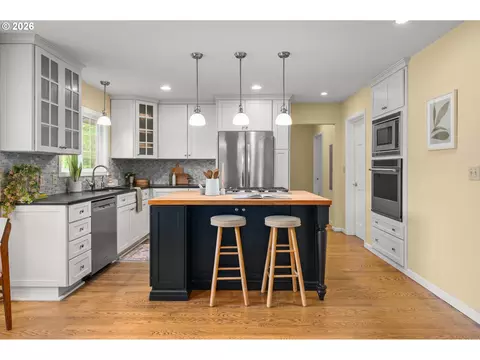 Kitchen - 84640 Lorane Hwy, Eugene, OR 97405 photo 2 of 3