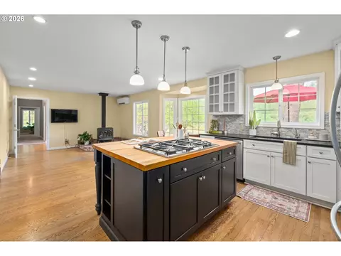 Kitchen - 84640 Lorane Hwy, Eugene, OR 97405 photo 3 of 3