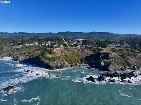 96370 North Dr #8, Brookings, OR 97415