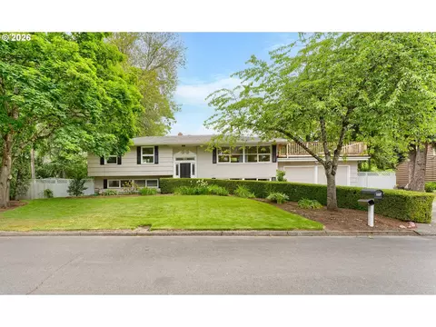8925 SW Caroline Dr, Portland, OR 97225