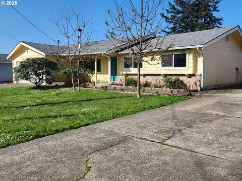 217 Cedar St, Brookings, OR 97415