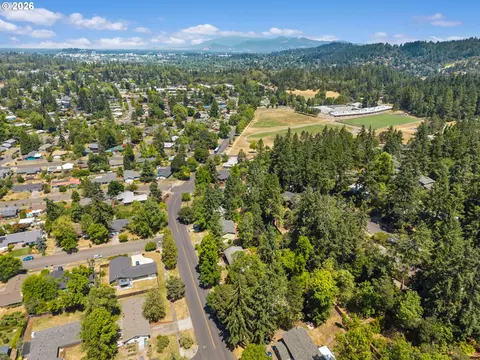 View/Area - 4861 Donald St, Eugene, OR 97405 photo 2 of 4