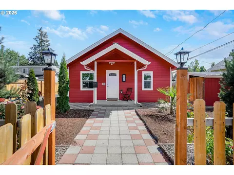 856 Highland Ave NE, Salem, OR 97301