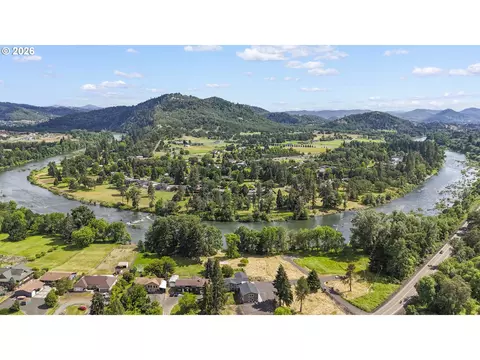 2150 Del Rio Rd, Roseburg, OR 97471