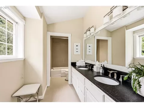 Bath - 2669 Garfield St, Eugene, OR 97405 photo 5 of 5