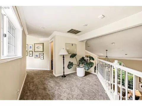 Entry Way - 2669 Garfield St, Eugene, OR 97405 photo 3 of 5