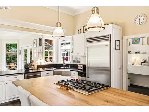 Kitchen - 2669 Garfield St, Eugene, OR 97405 photo 4 of 6