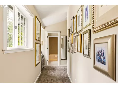 Entry Way - 2669 Garfield St, Eugene, OR 97405 photo 4 of 5
