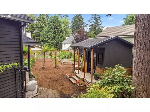 Exterior - 2669 Garfield St, Eugene, OR 97405 photo 10 of 11