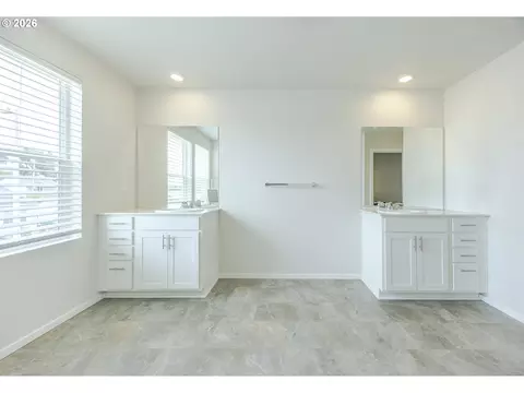 Bath - 1729 Milo Way, Eugene, OR 97404 photo 2 of 3