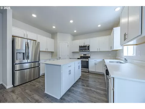 Kitchen - 1729 Milo Way, Eugene, OR 97404 photo 2 of 3