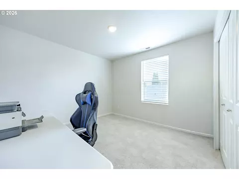 Bedroom - 1729 Milo Way, Eugene, OR 97404 photo 4 of 7