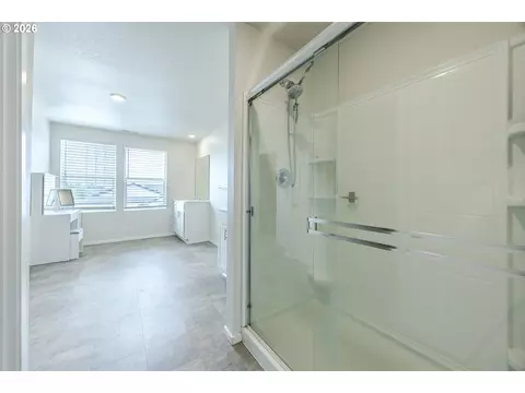 Bath - 1729 Milo Way, Eugene, OR 97404 photo 1 of 3