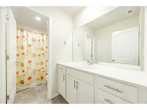 Bath - 1729 Milo Way, Eugene, OR 97404 photo 3 of 3