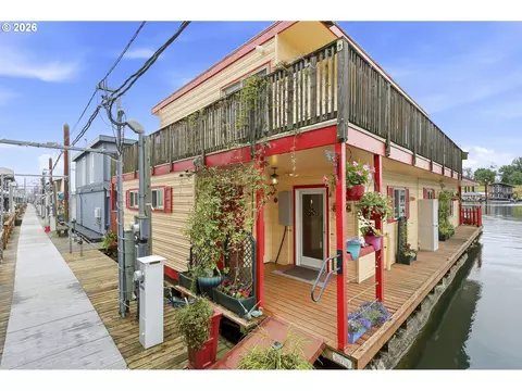 550 N Tomahawk Island Dr, Portland, OR 97217