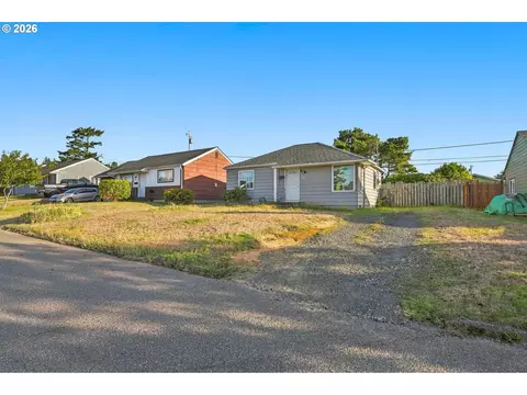 941 Pacific Ave, Coos Bay, OR 97420