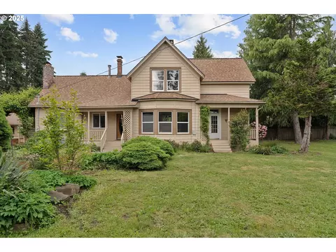 1735 Pine St, Silverton, OR 97381