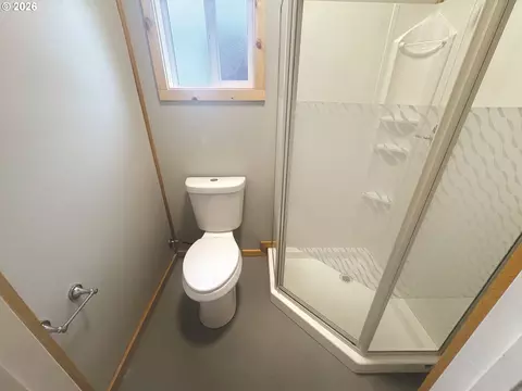 Bath - 585 Hager St, Heppner, OR 97836 photo 5 of 5