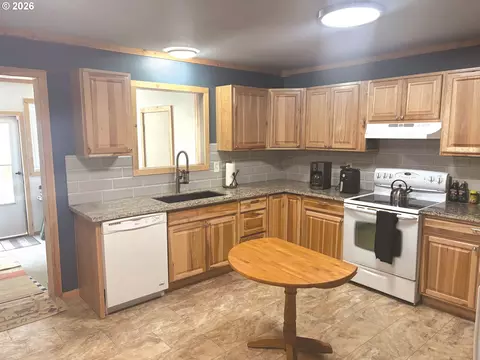 Kitchen - 585 Hager St, Heppner, OR 97836 photo 1 of 2