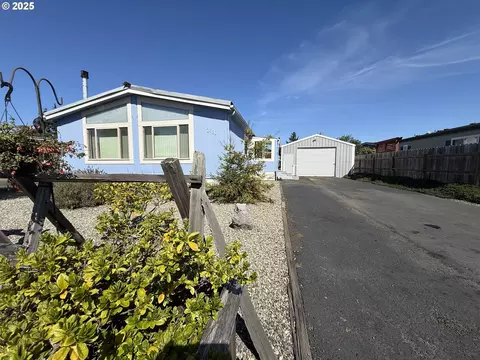 2930 Knott Ter, Coos Bay, OR 97420