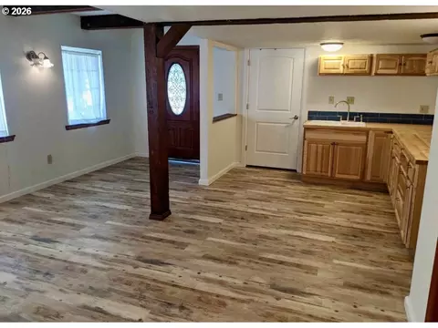 Living - 239 Maple St, Florence, OR 97439 photo 3 of 3