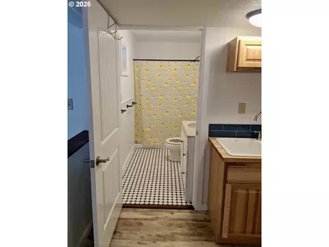 Bath - 239 Maple St, Florence, OR 97439 photo 2 of 3