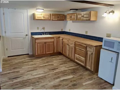 Kitchen - 239 Maple St, Florence, OR 97439 photo 1 of 1