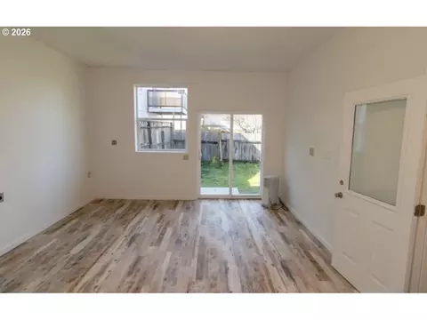 Living - 239 Maple St, Florence, OR 97439 photo 1 of 3
